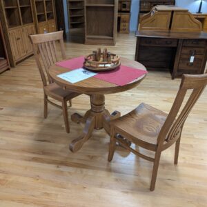 Midwest Round Table with Chairs